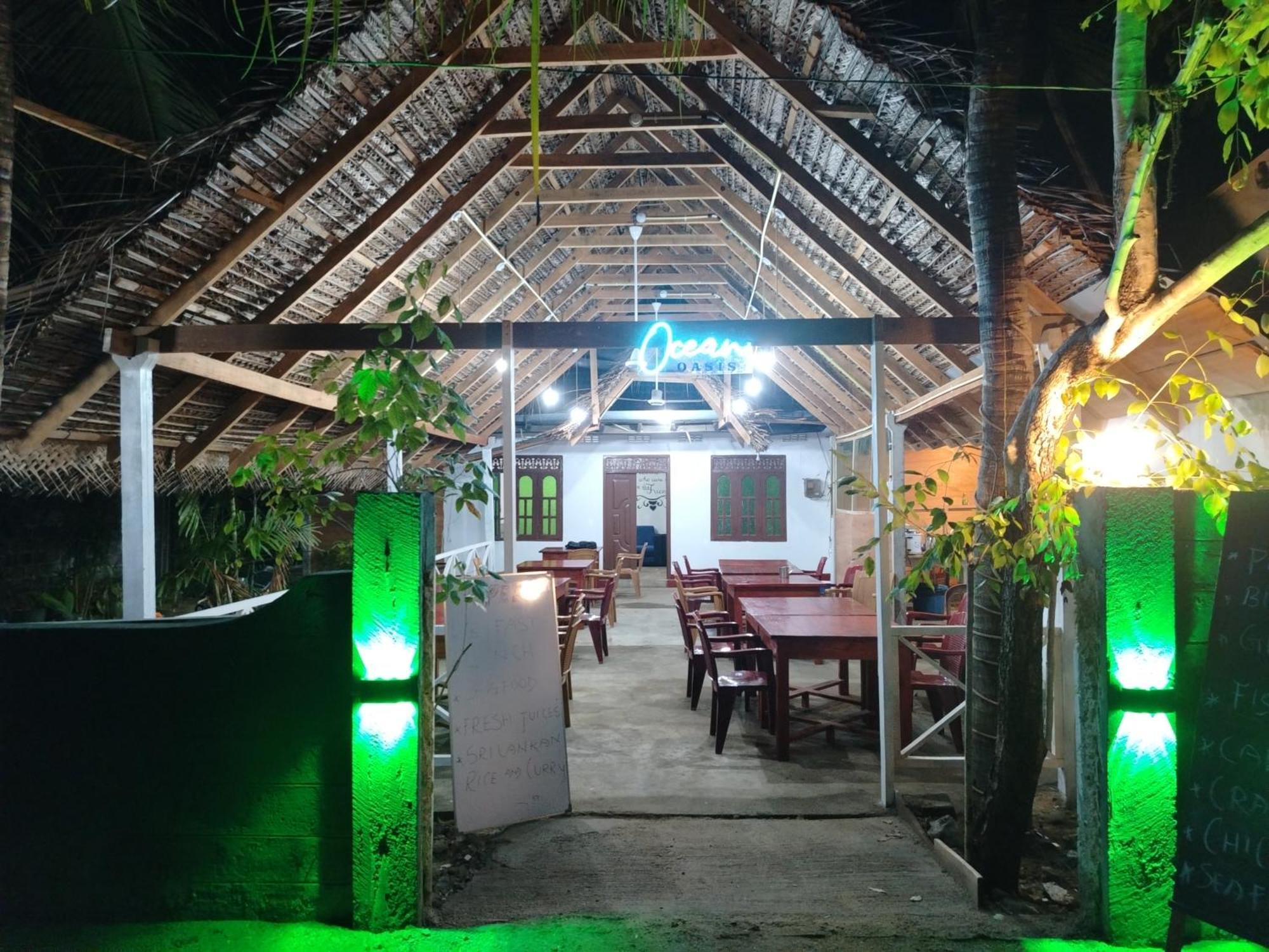 Ocean Oasis Restaurant And Rooms ตรินโคมาลี ภายนอก รูปภาพ